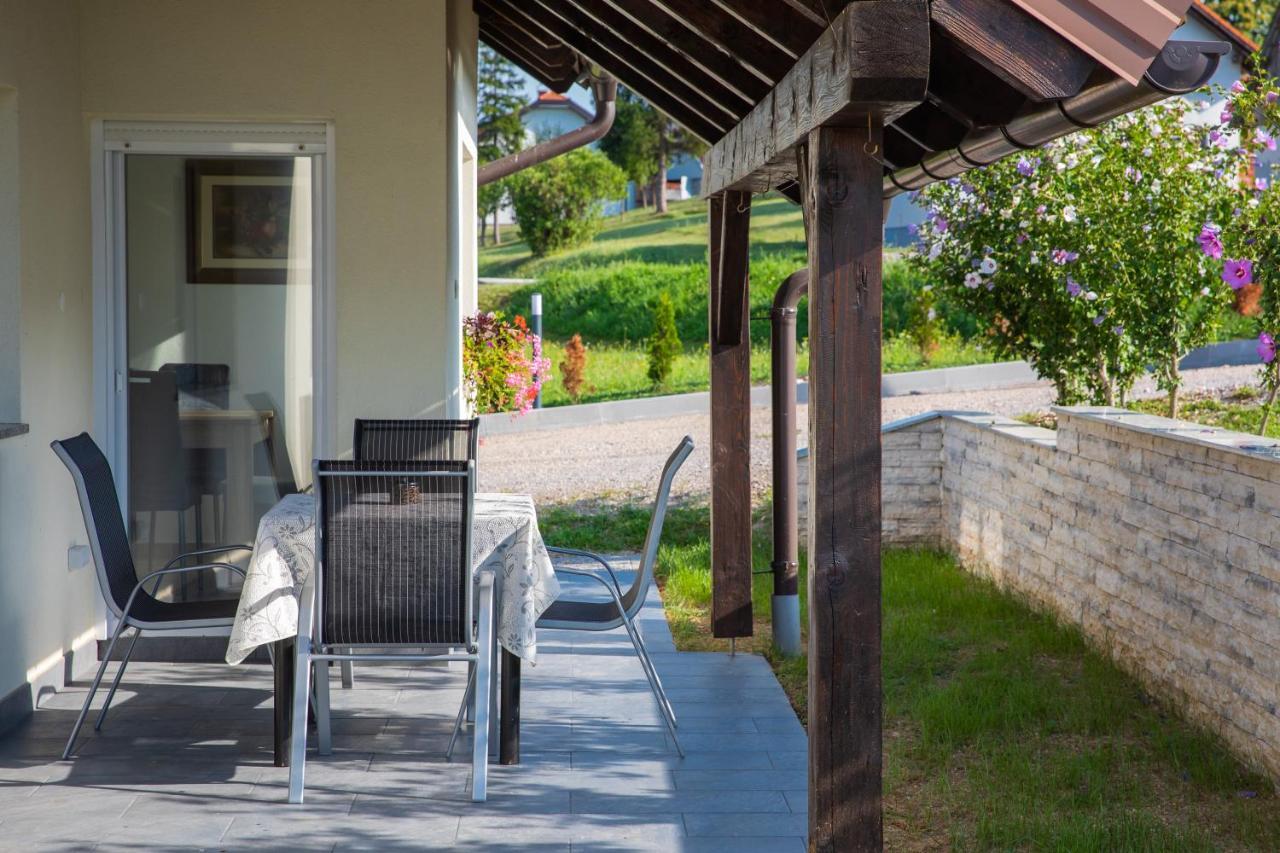 Apartmani Leptir Rakovica Ngoại thất bức ảnh