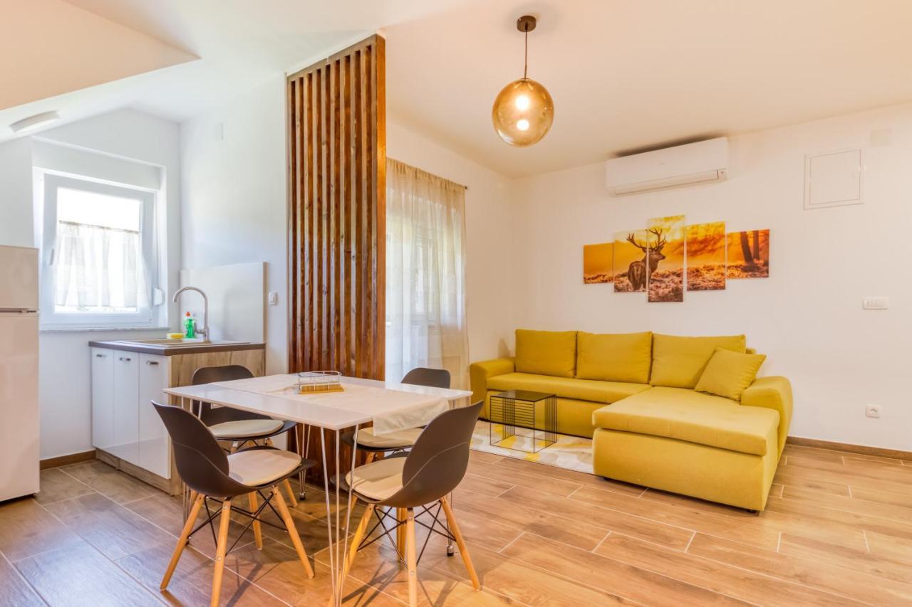 Apartmani Leptir Rakovica Ngoại thất bức ảnh
