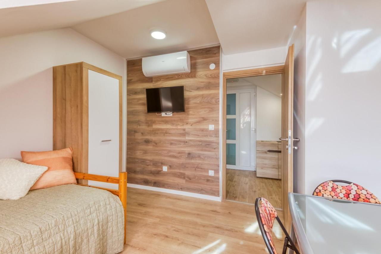 Apartmani Leptir Rakovica Ngoại thất bức ảnh