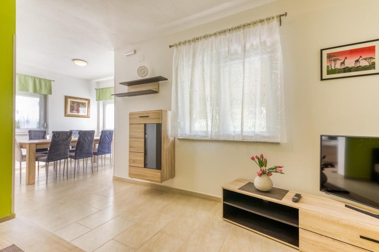 Apartmani Leptir Rakovica Ngoại thất bức ảnh
