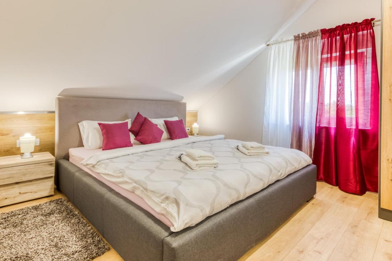 Apartmani Leptir Rakovica Ngoại thất bức ảnh