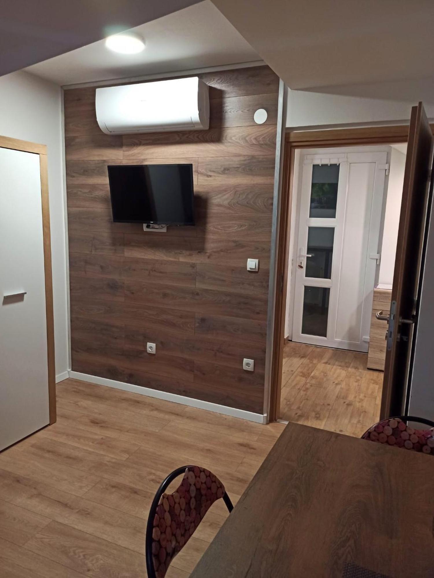Apartmani Leptir Rakovica Ngoại thất bức ảnh