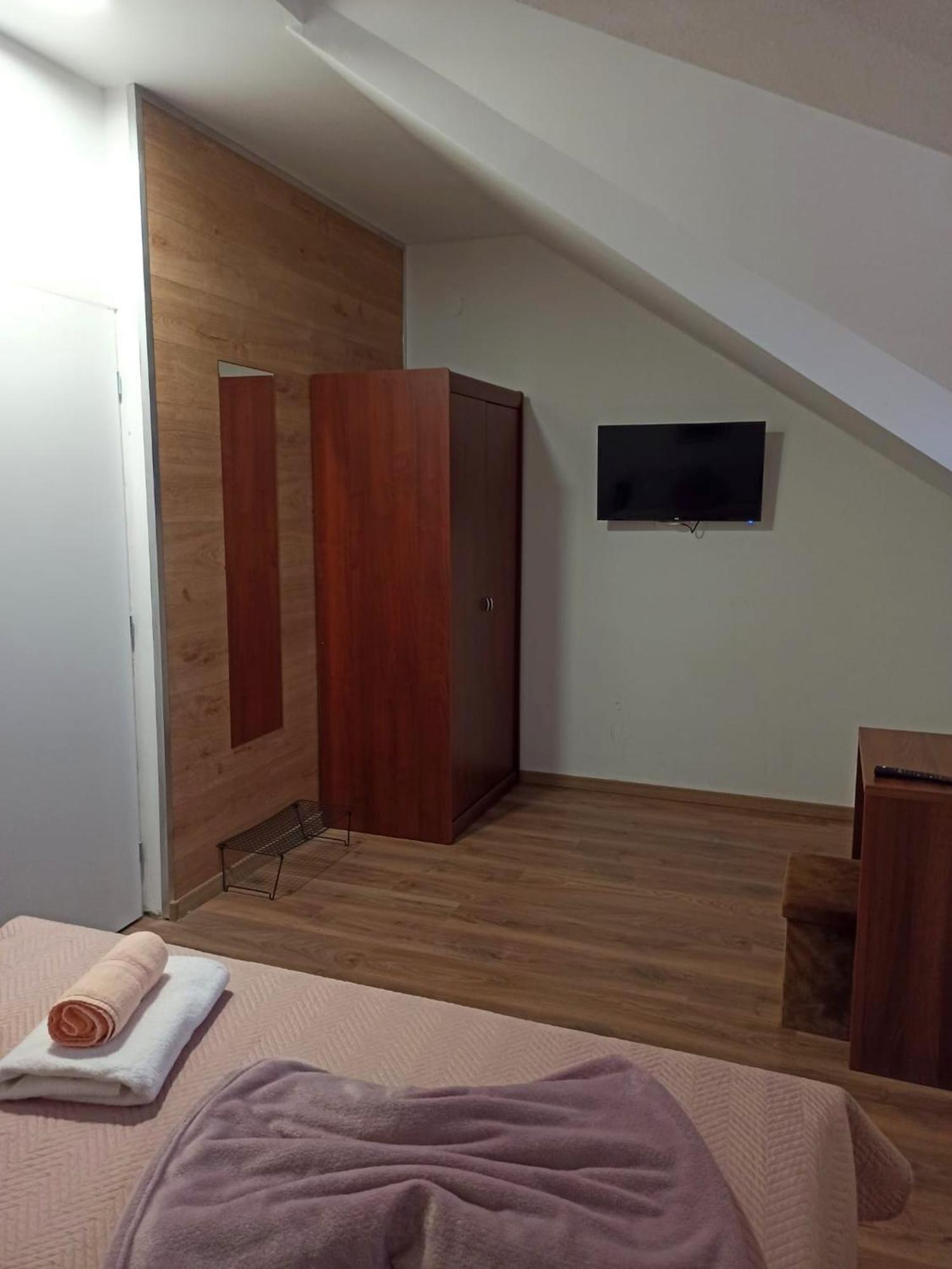 Apartmani Leptir Rakovica Ngoại thất bức ảnh