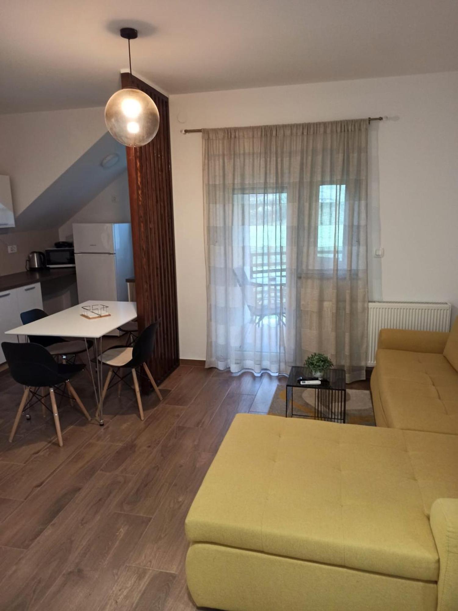 Apartmani Leptir Rakovica Ngoại thất bức ảnh