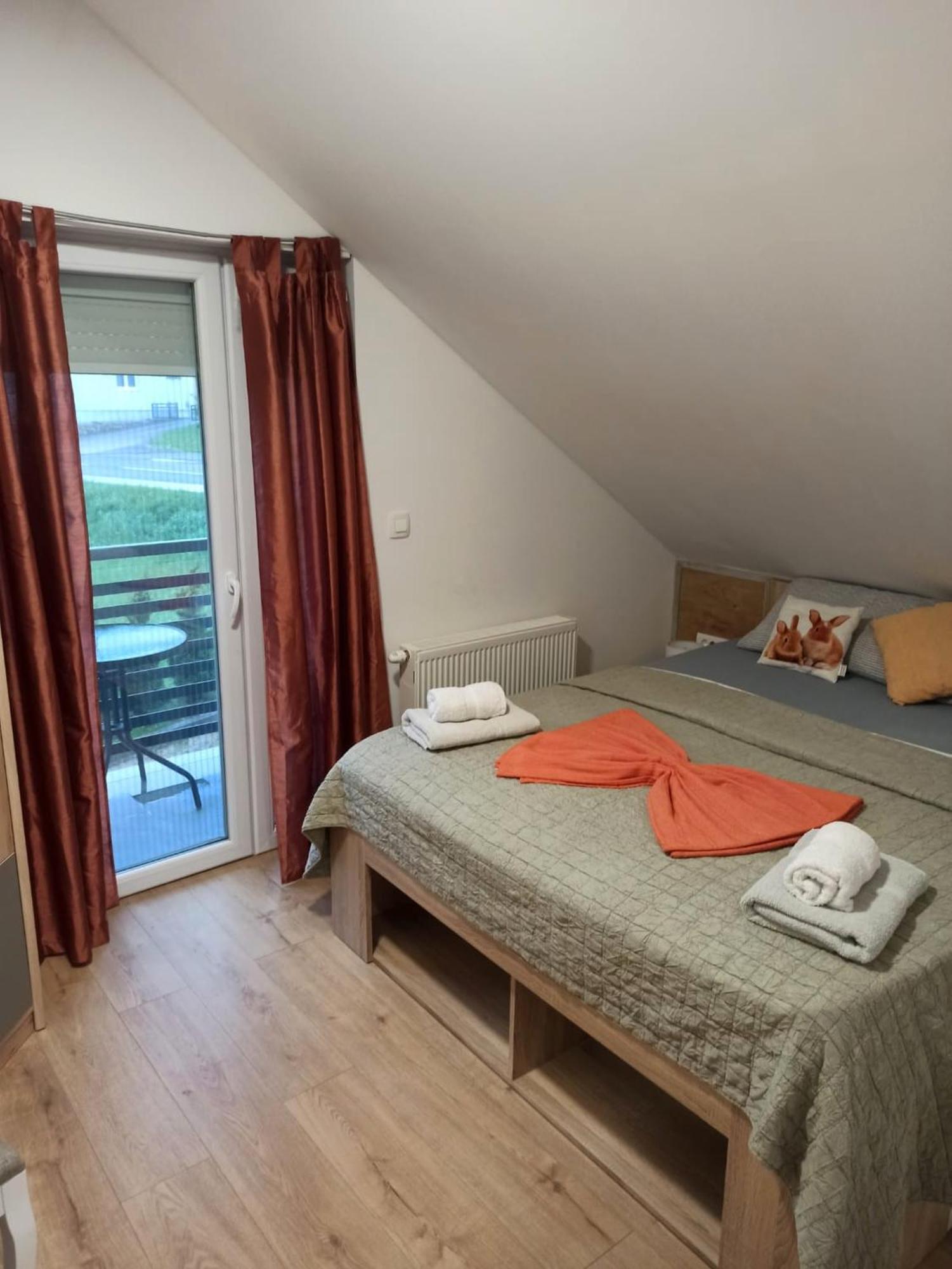 Apartmani Leptir Rakovica Ngoại thất bức ảnh